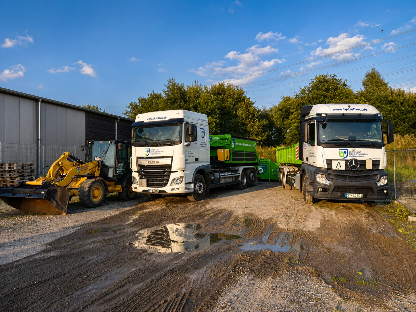 Baustellenlogistik mit Lkw, Radlader und Transportern